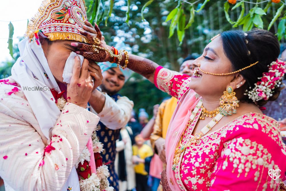 Photo From Yash Devanshi: Stunning Gujrati Wedding at Asian Banquets, Mulund - By Band Baaja Capture