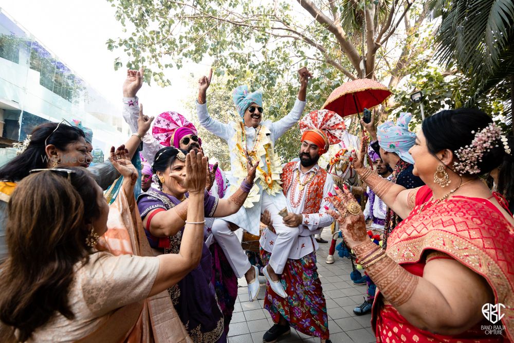 Photo From Yash Devanshi: Stunning Gujrati Wedding at Asian Banquets, Mulund - By Band Baaja Capture