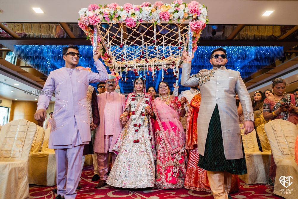 Photo From Yash Devanshi: Stunning Gujrati Wedding at Asian Banquets, Mulund - By Band Baaja Capture