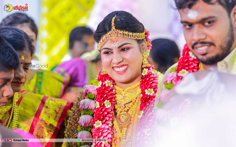 Photo From bride and groom Candids - By Vizhigal Media - Pre Wedding