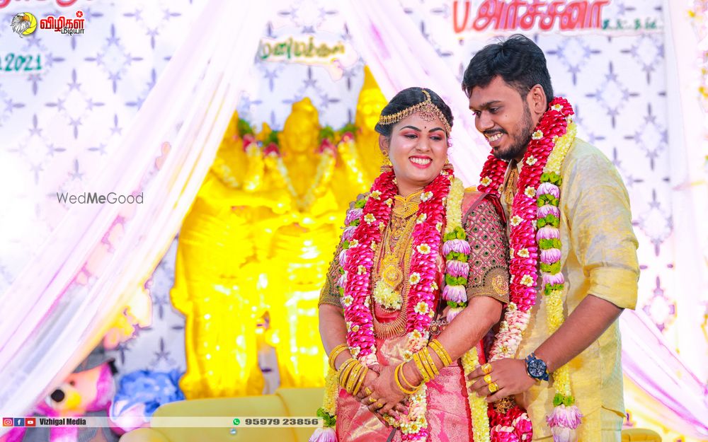 Photo From bride and groom Candids - By Vizhigal Media - Pre Wedding