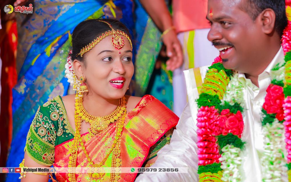 Photo From bride and groom Candids - By Vizhigal Media - Pre Wedding