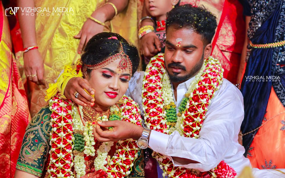 Photo From Candids - By Vizhigal Media - Pre Wedding