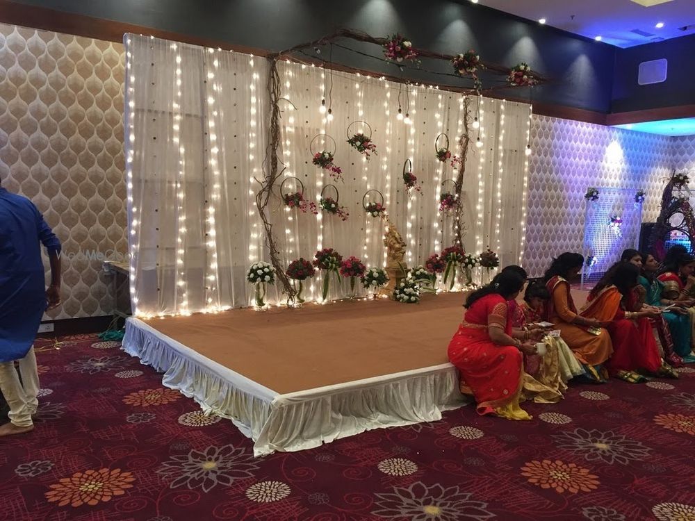 Photo From Wedding Stage Reception - By Silver Tree