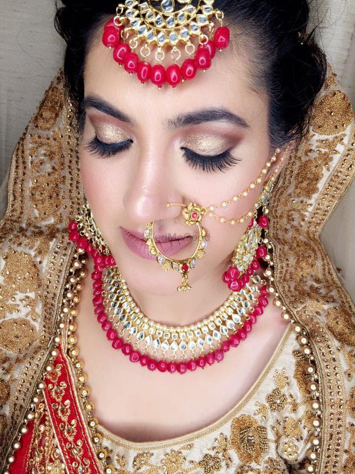 Photo From Stunner in Gold - By Rachita B.Artistry
