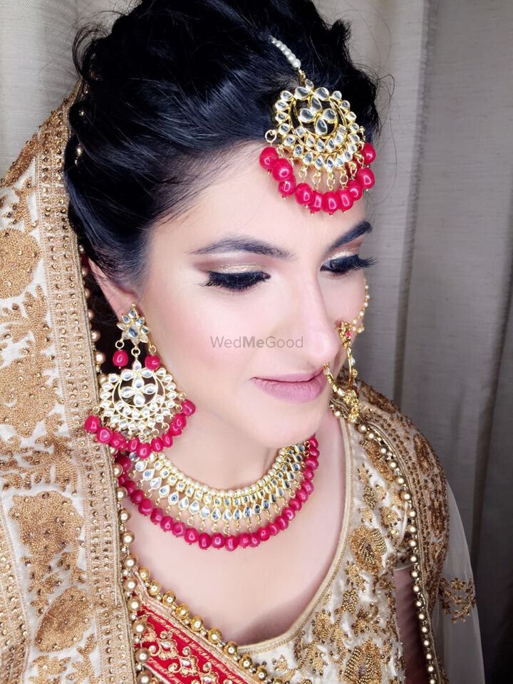 Photo From Stunner in Gold - By Rachita B.Artistry