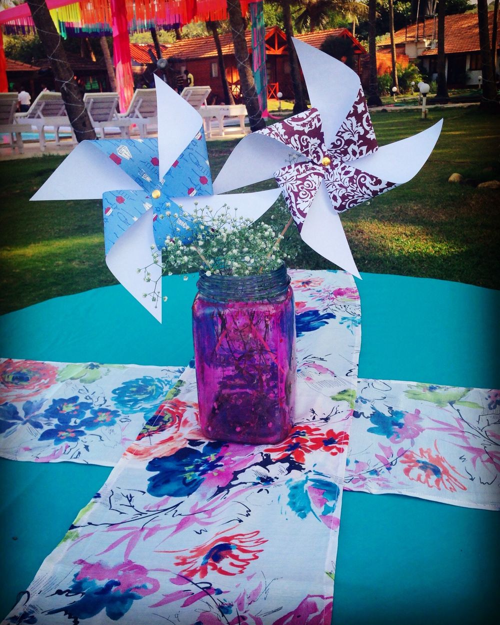 Photo of kitsch table centerpieces