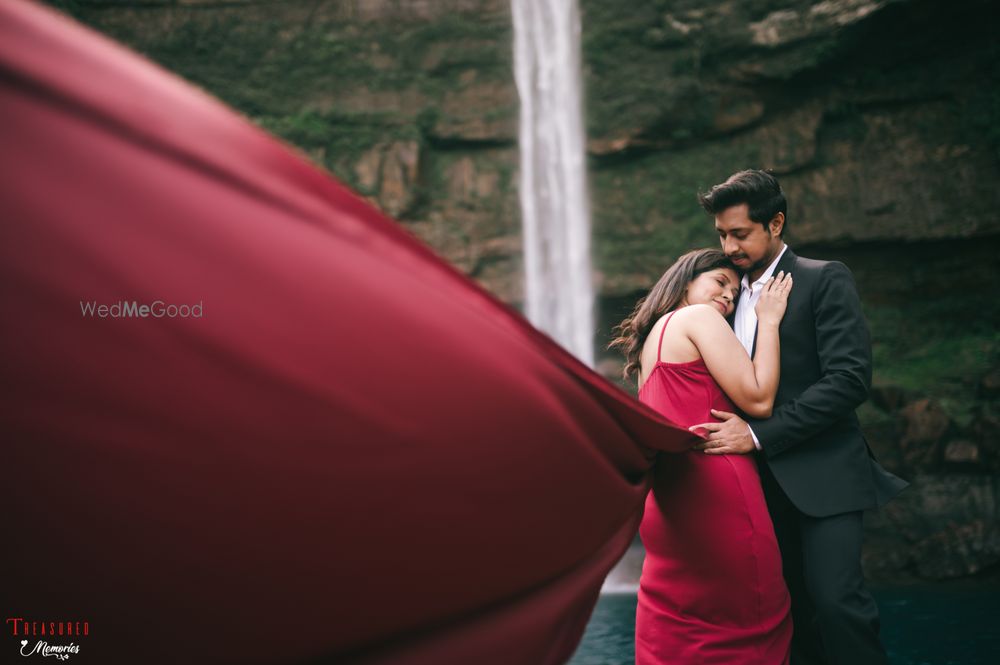 Photo From Prakretish & Neelanjana - By Treasured Memories - Pre Wedding