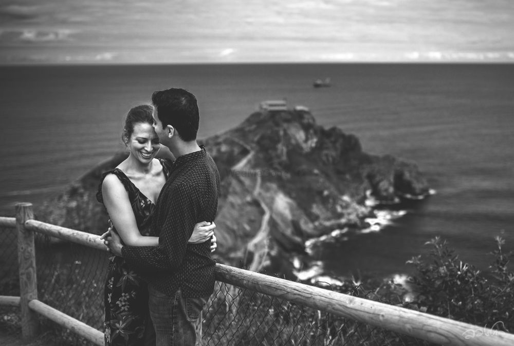 Photo of Romantic pre wedding couple portrait against a stunning background