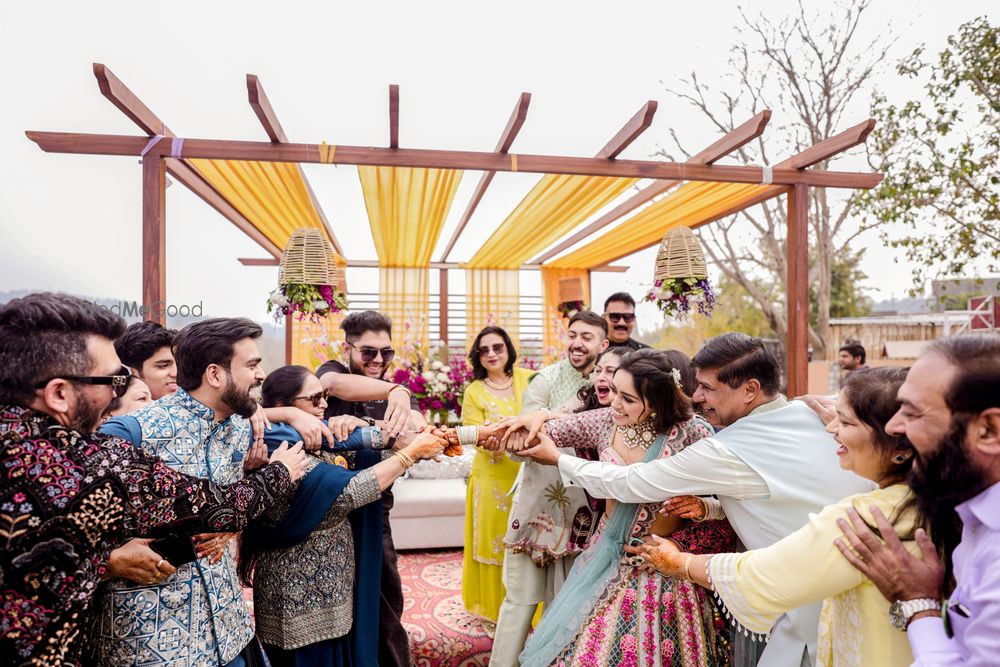 Photo From Aishwarya & Nikhil, Mehendi & Sangeet Ceremony - By Pinakin Studios