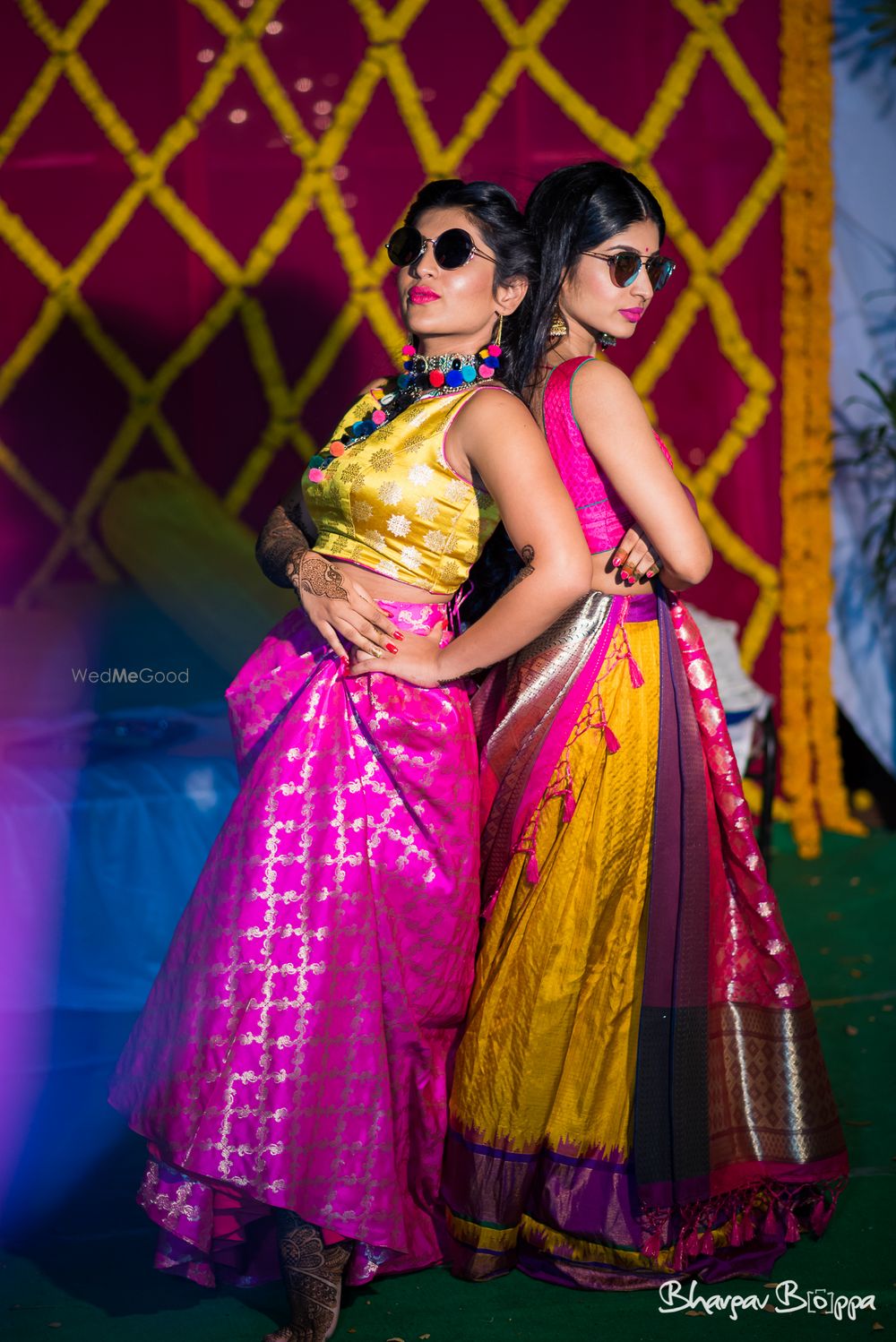 Photo of Twinning bride and sister on mehendi