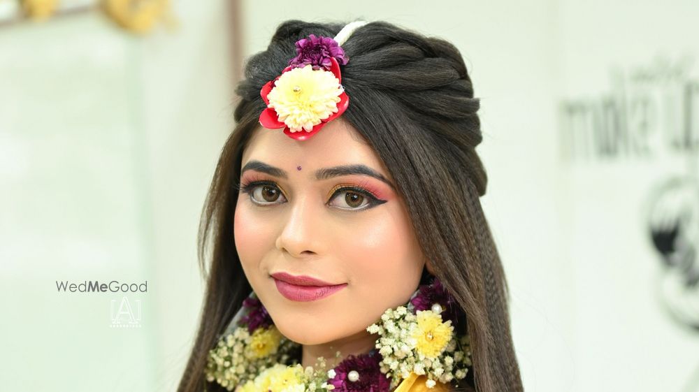 Somi Khan Makeup Artist