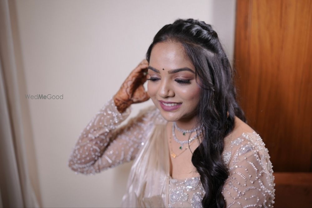 Photo From Bride Pooja - By Manisha Dhaliya Makeover