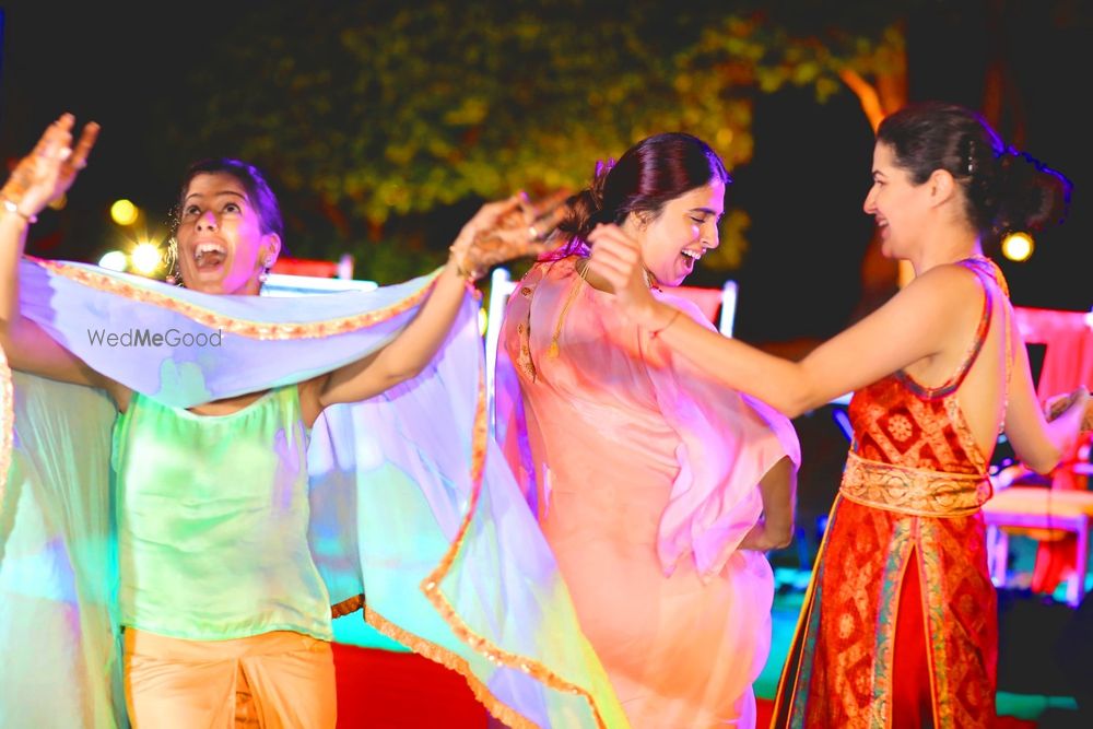 Photo From The Royal Mehandi with The Bride & Bridemaids - By Vivekk Vikas Photography 