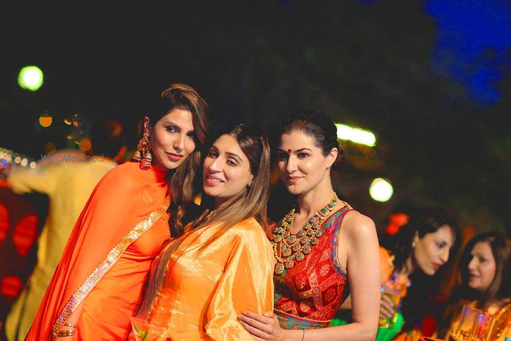 Photo From The Royal Mehandi with The Bride & Bridemaids - By Vivekk Vikas Photography 