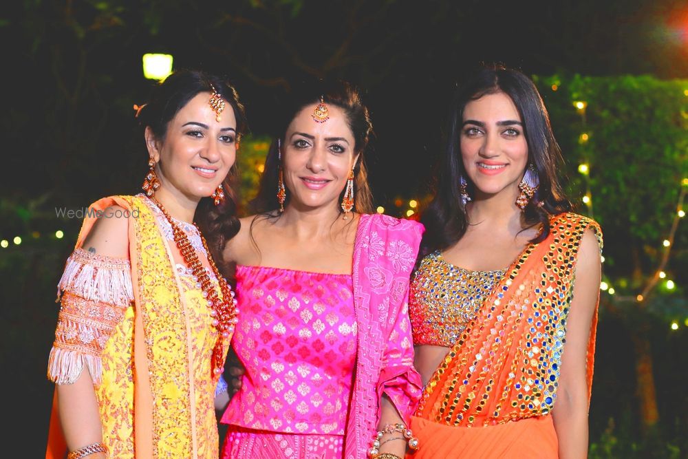 Photo From The Royal Mehandi with The Bride & Bridemaids - By Vivekk Vikas Photography 