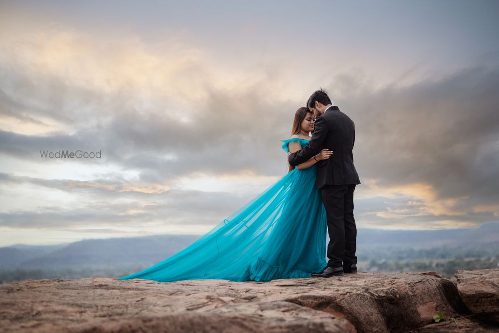 Photo From pre wedding - By Visual Krafton Studio
