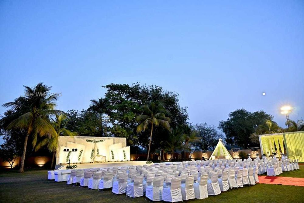 Photo From Desai Family Reception - By UVI - Luxury Catering & Decor