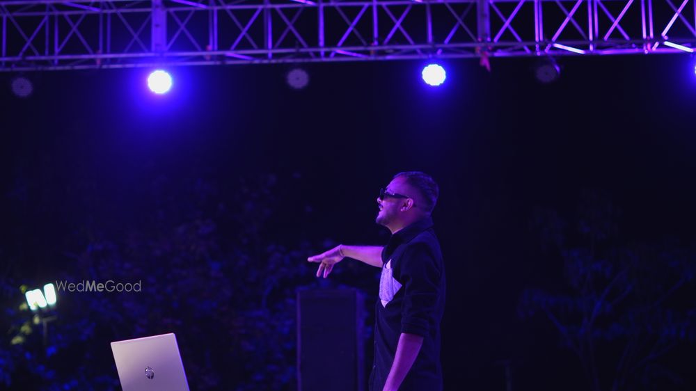 Photo From Viral & Dipiki - By DJ Moral