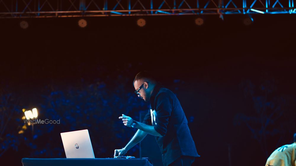 Photo From Viral & Dipiki - By DJ Moral