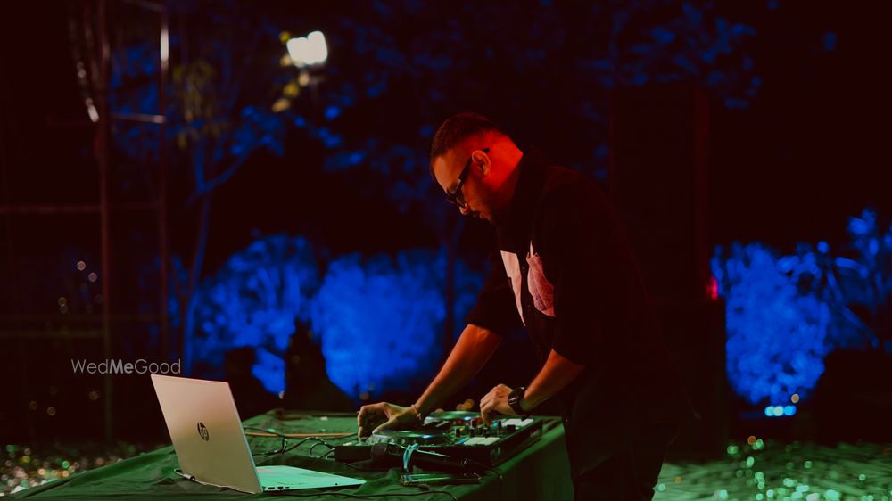 Photo From Viral & Dipiki - By DJ Moral