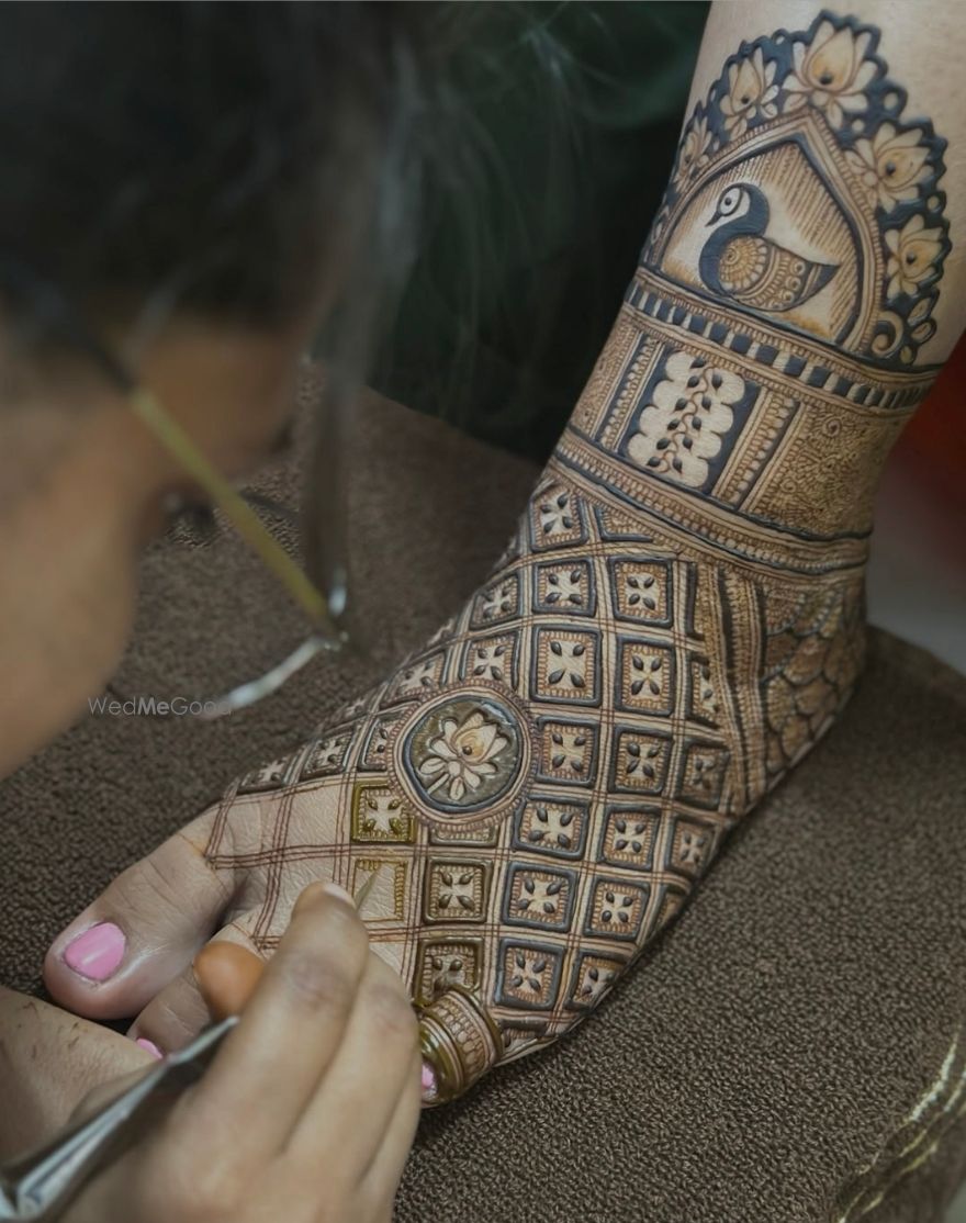 Photo From LEGS INCLUDING DESIGN 2025 - By Professional Shah Mehandi Art