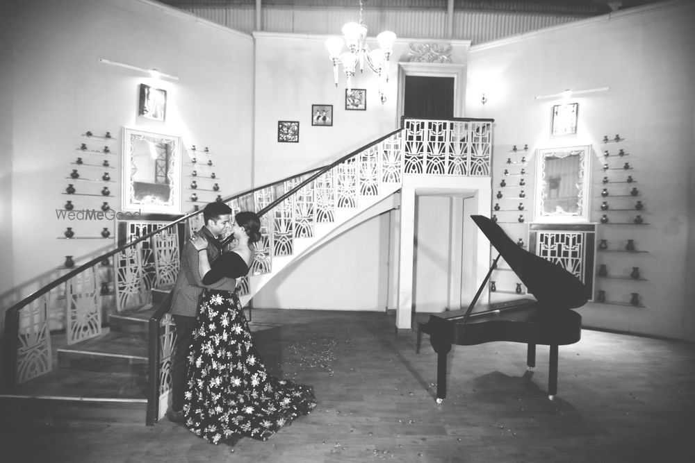 Photo From Pre-wedding : Ankit & Gunjan @ the Destination Studio - By Vivekk Vikas Photography 