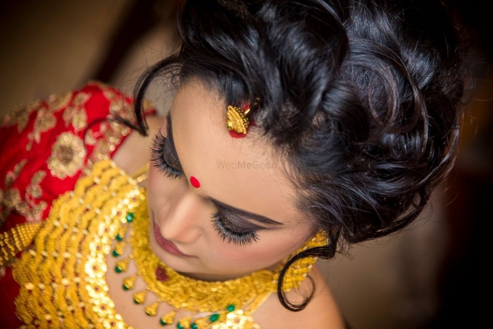 Photo From Bengali Bride_Gorgeous Tanaya on her reception, with radiant glowing skin  - By Nivritti Chandra