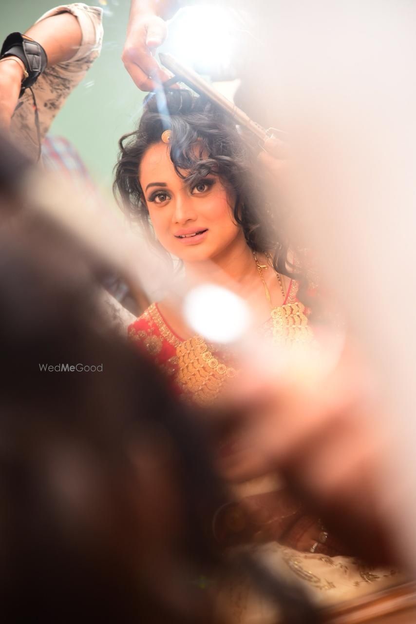 Photo From Bengali Bride_Gorgeous Tanaya on her reception, with radiant glowing skin  - By Nivritti Chandra