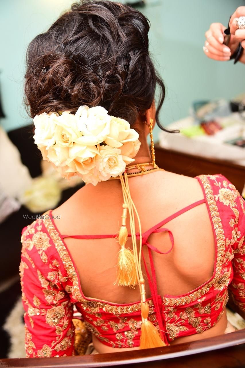 Photo From Bengali Bride_Gorgeous Tanaya on her reception, with radiant glowing skin  - By Nivritti Chandra