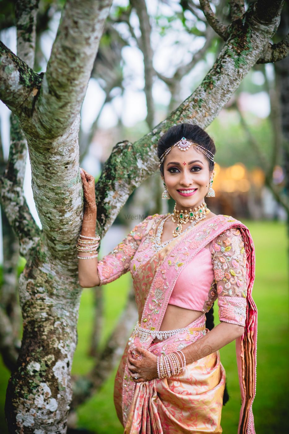 Photo of South Indian bride with minimal jewellery and modern bridal look