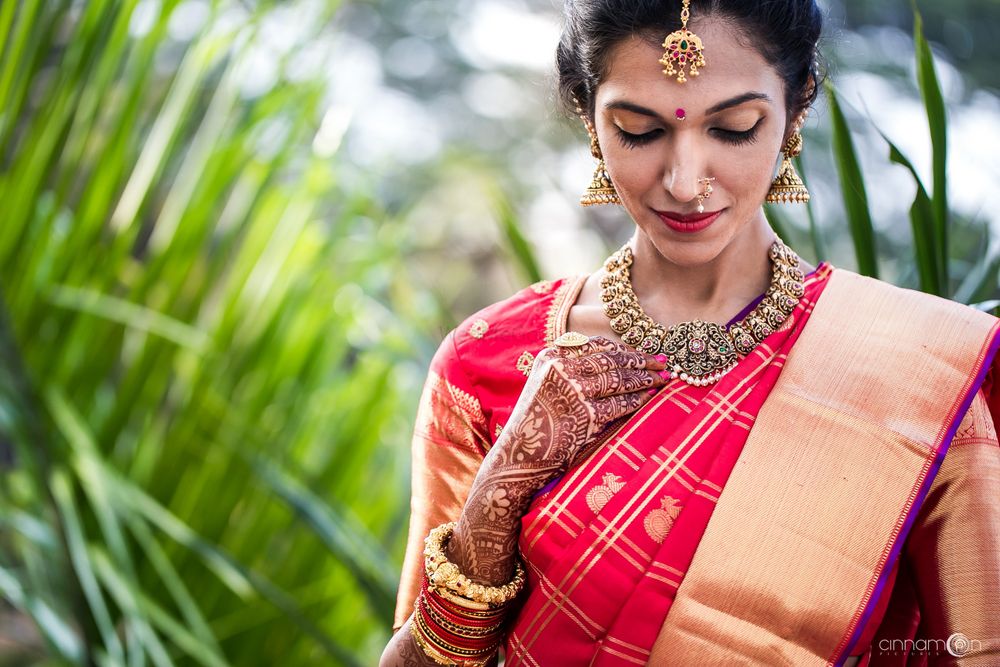 Photo of Modern South Indian bride in minimal temple jewellery