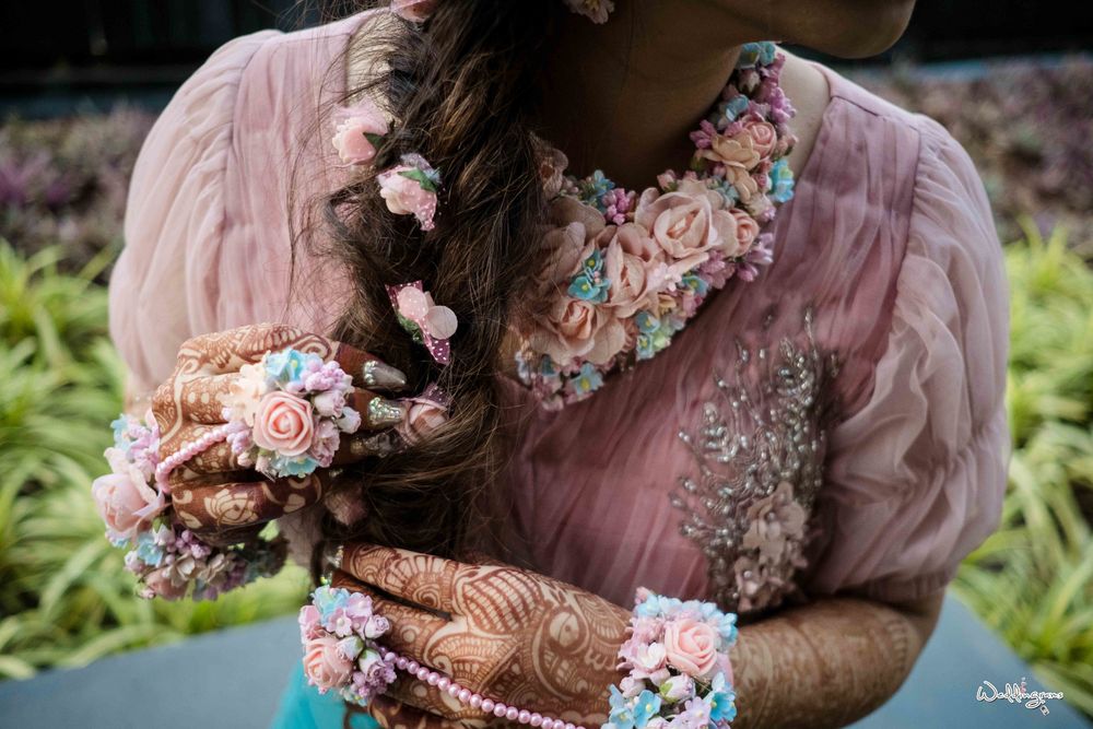 Photo of Pastel dry floral mehendi jewellery