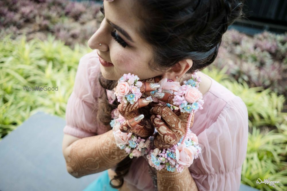 Photo of Pastel floral haathphool for mehendi