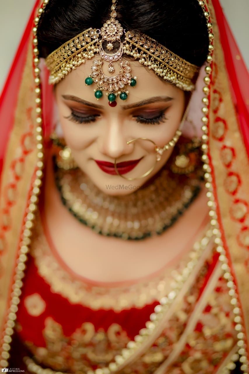 Photo of Crescent mathapatti with green beads and pearls for an Indian bride
