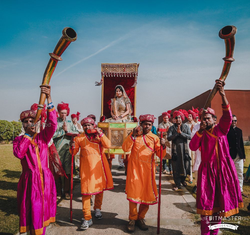 Photo of bridal entry in palki