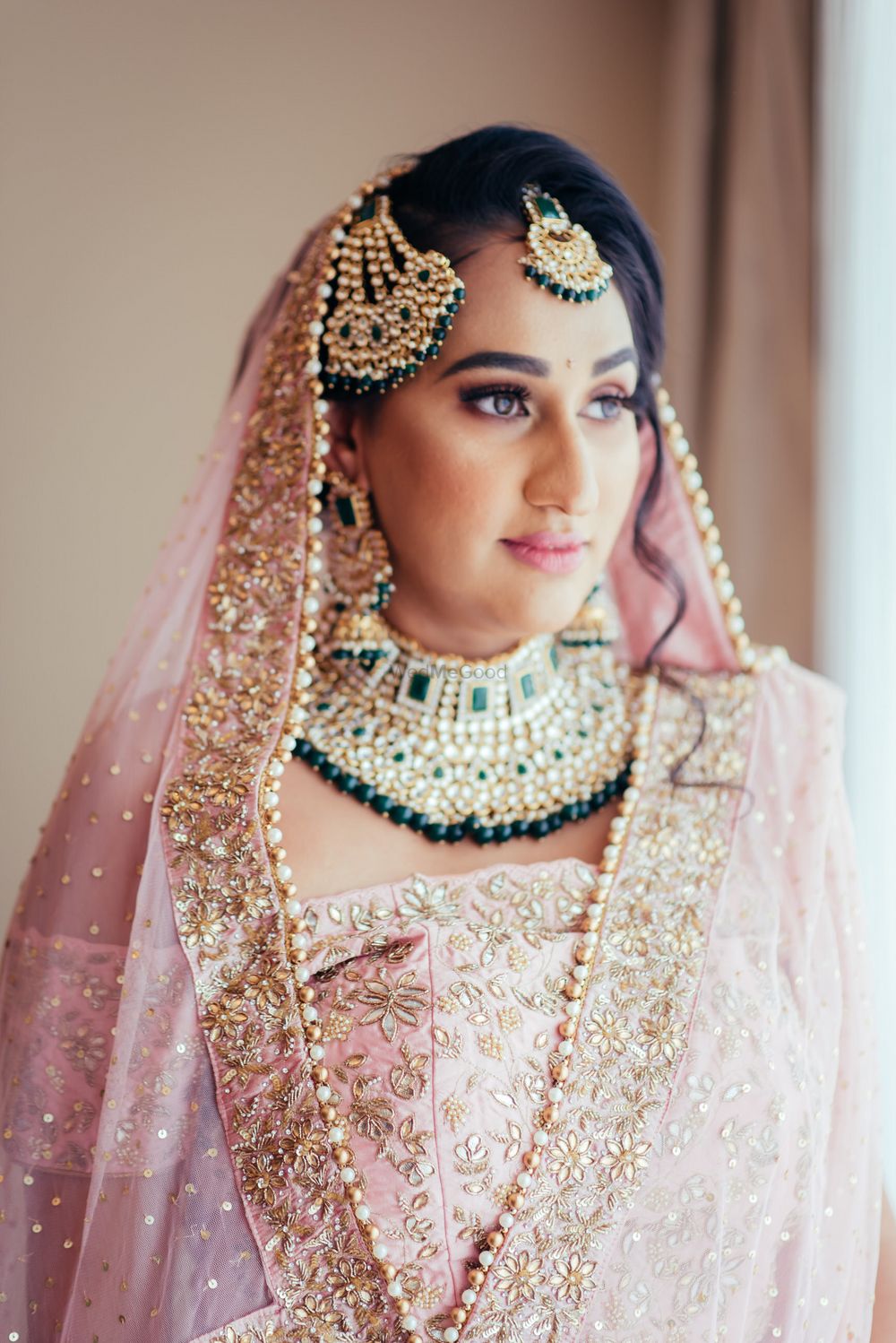 Photo of Contrasting jewellery with green beads with pastel lehenga