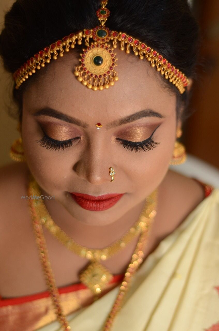 Photo From Shubhada  - By RatisMakeovers