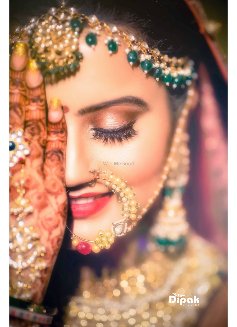 Photo of Bride with close up shot unique mathapatti