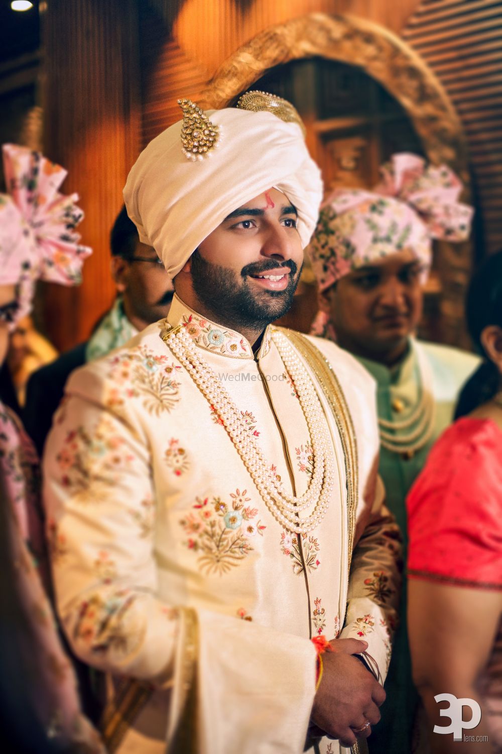 Photo of Groom in floral sherwani and matching safa