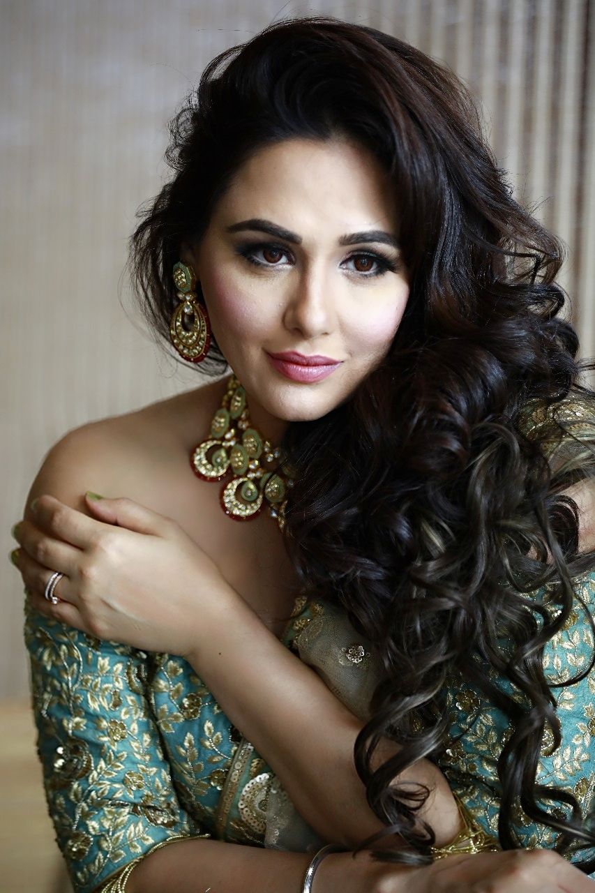 Photo of A girl with soft waves for her wedding functions