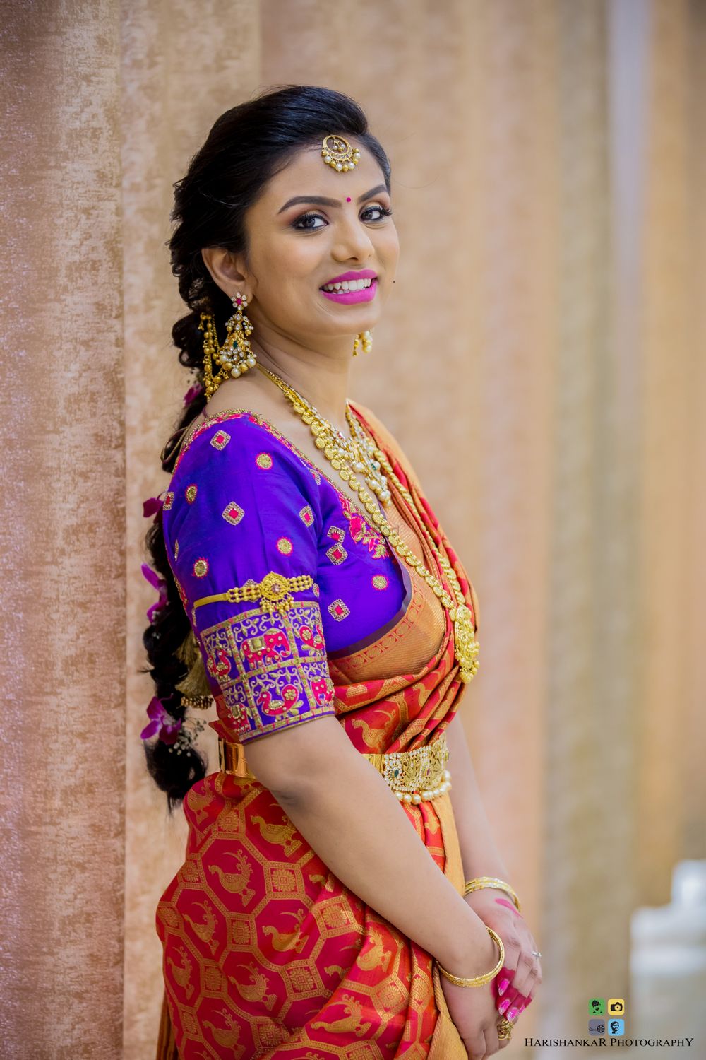Photo of Contrasting saree and blouse for South Indian bride