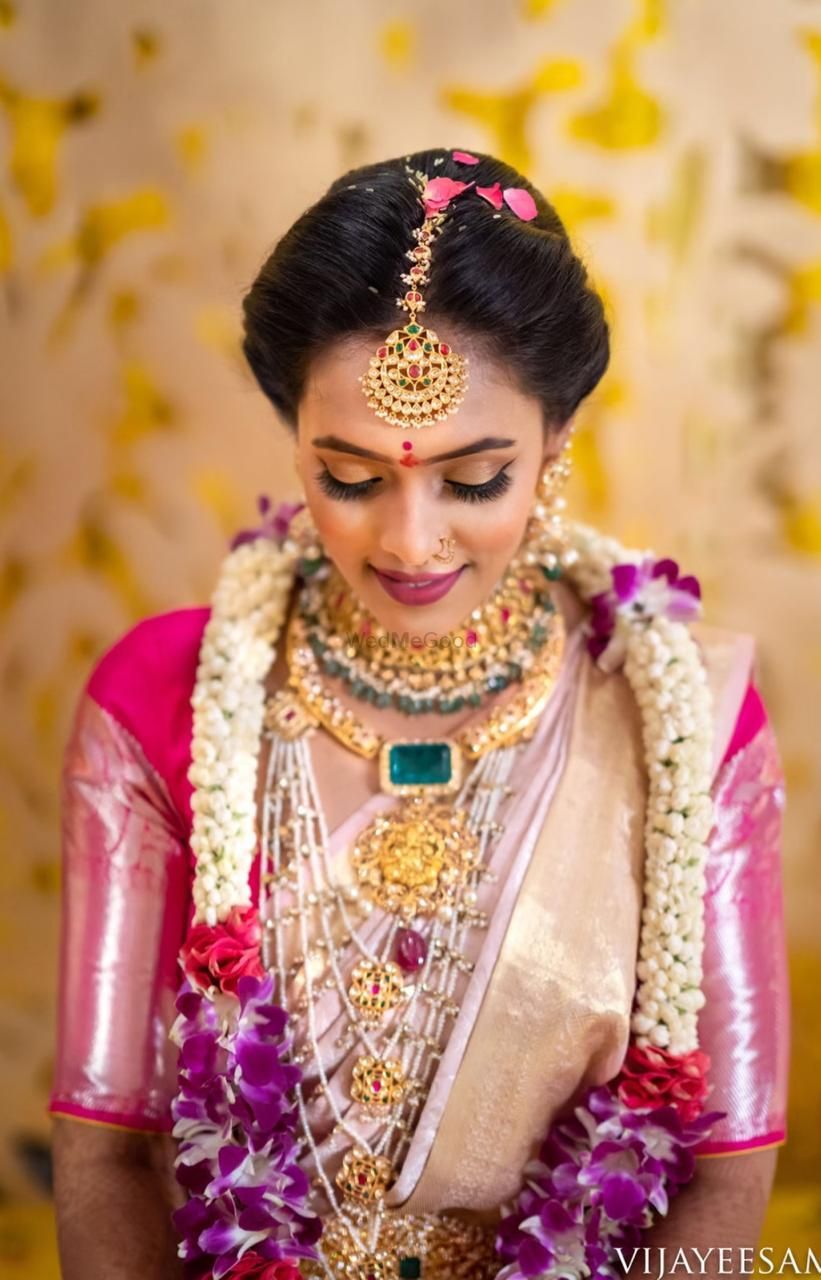 Photo of South indian bridal look with jaimala and maangtikka