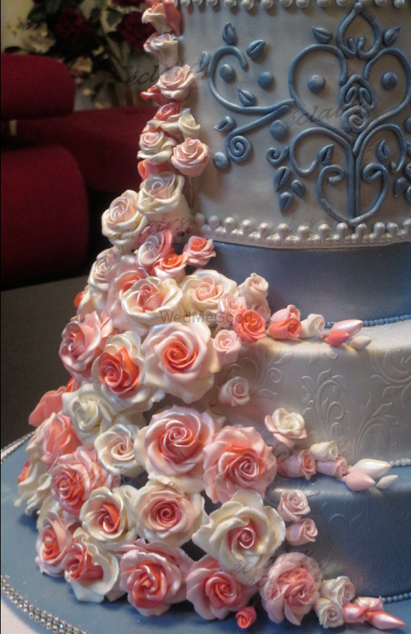 Photo From Classy Wedding Cakes - By Eclairs