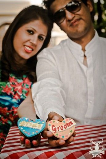 Photo of cupcake props as pre wedding shoot