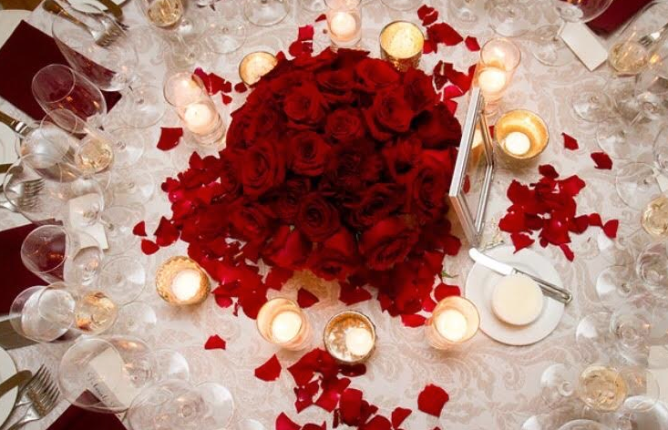 Photo of roses table centerpiece
