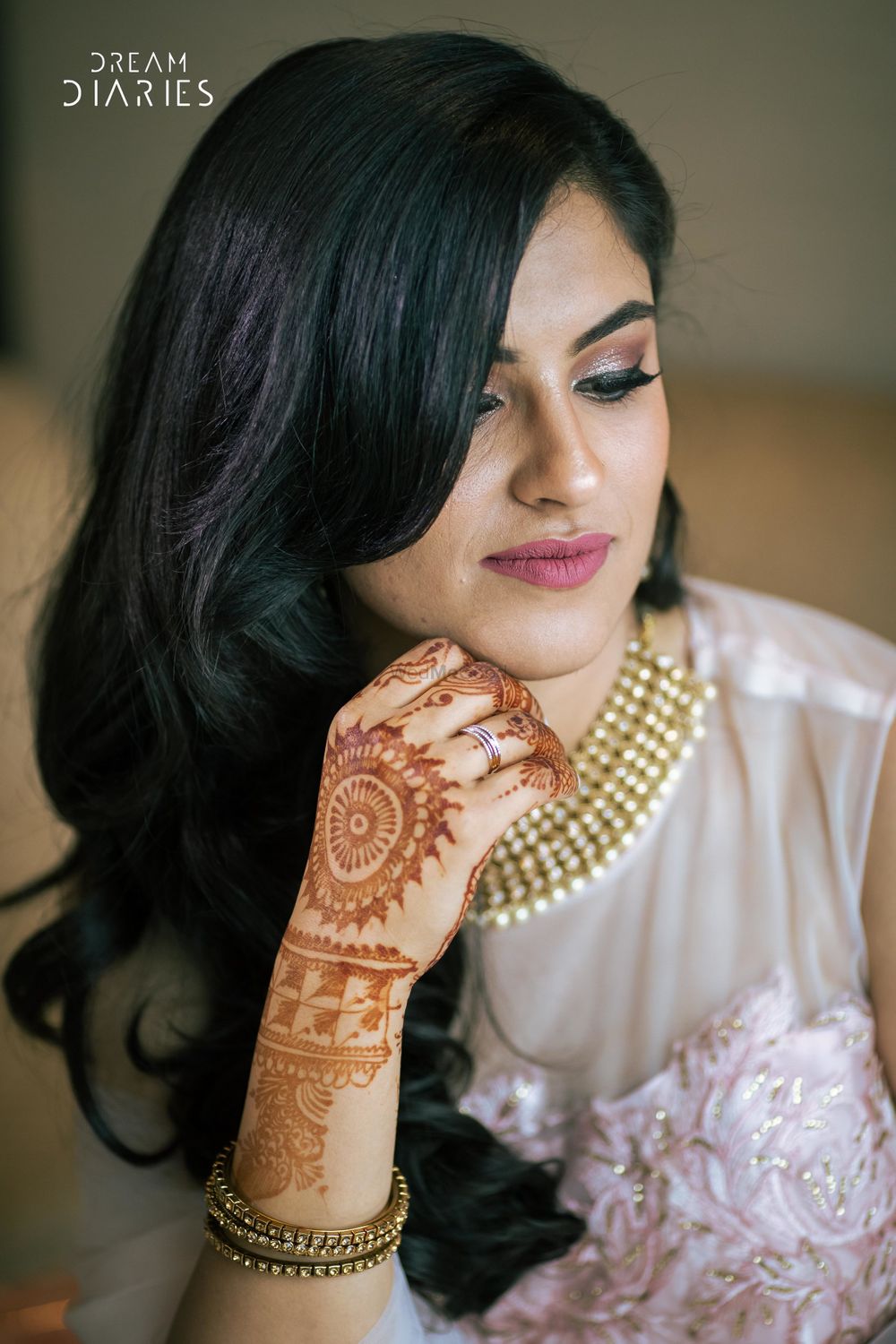 Photo of Engagement bridal look with simple mehendi
