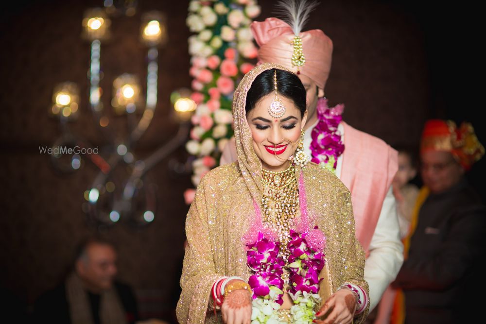 Photo of Bride Wearing Var Mala Shot