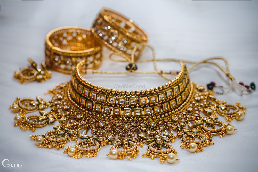 Photo of Bridal jewellery gold necklace photography
