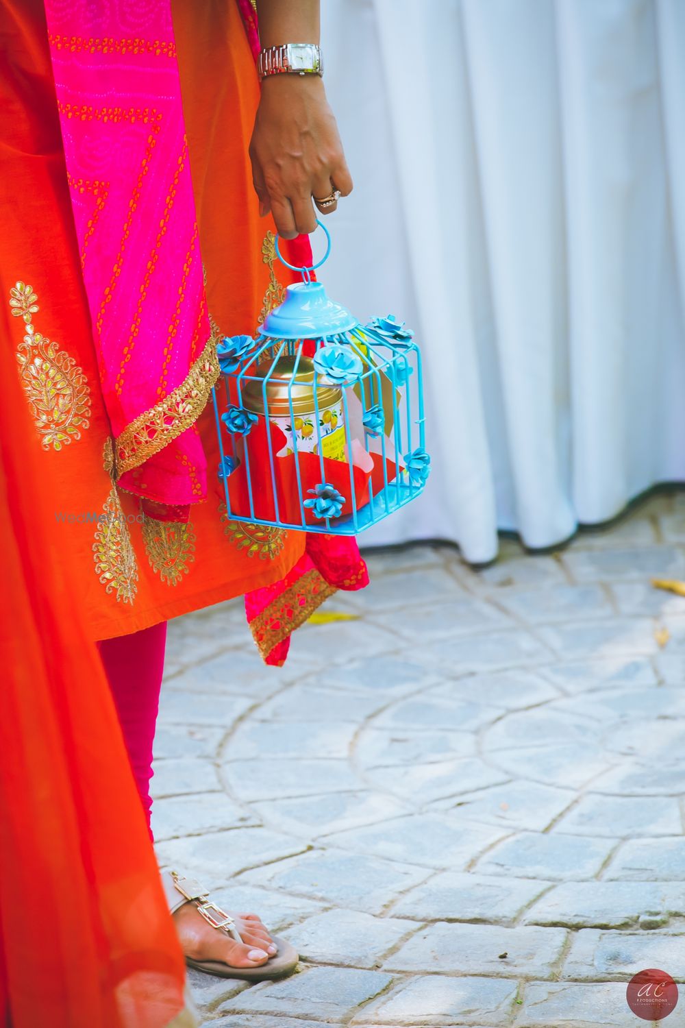 Photo of turquoise birdcage